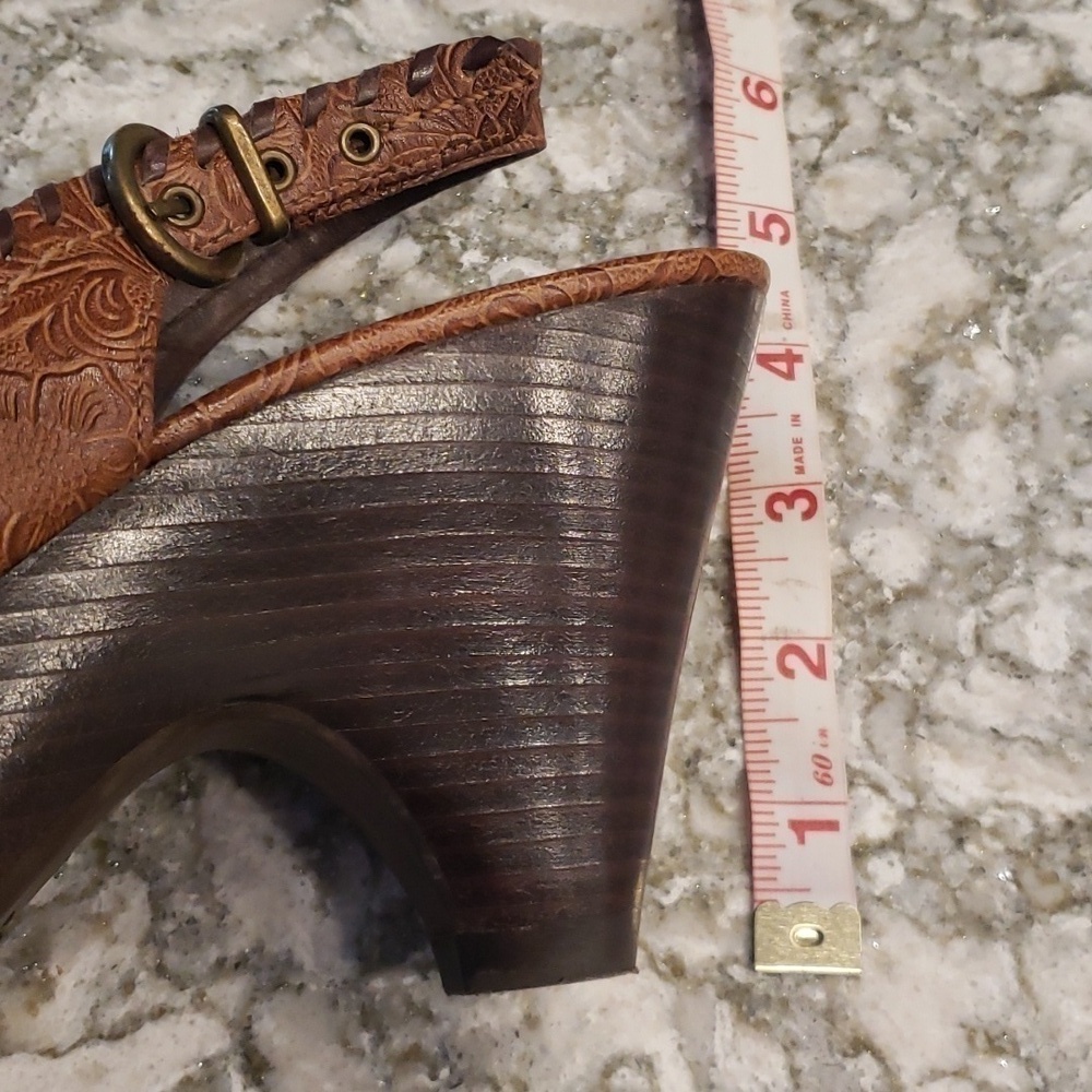 Vince Camuto brown tulled floral leather stacked heel sandals - Picture 9 of 9